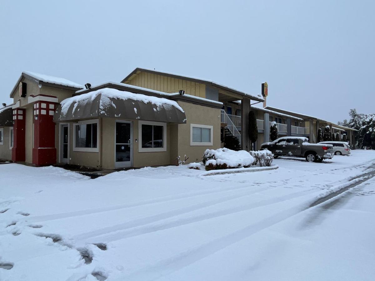 Super 8 By Wyndham Red Bluff Motel Exterior photo