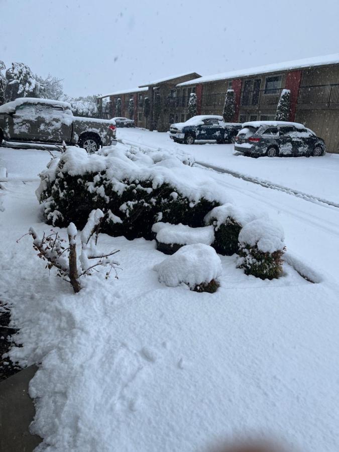 Super 8 By Wyndham Red Bluff Motel Exterior photo