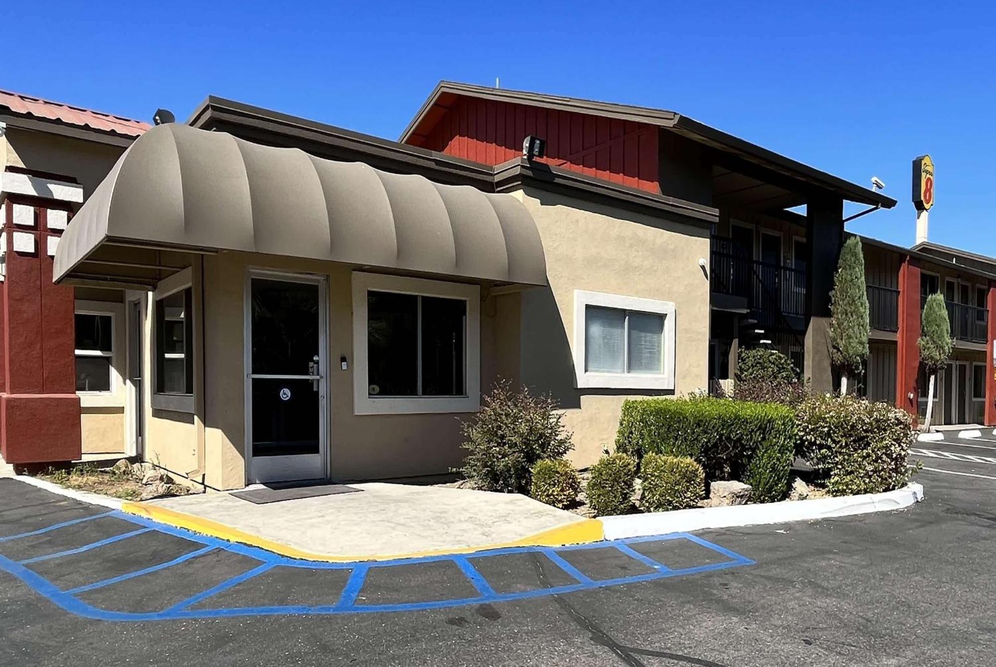 Super 8 By Wyndham Red Bluff Motel Exterior photo