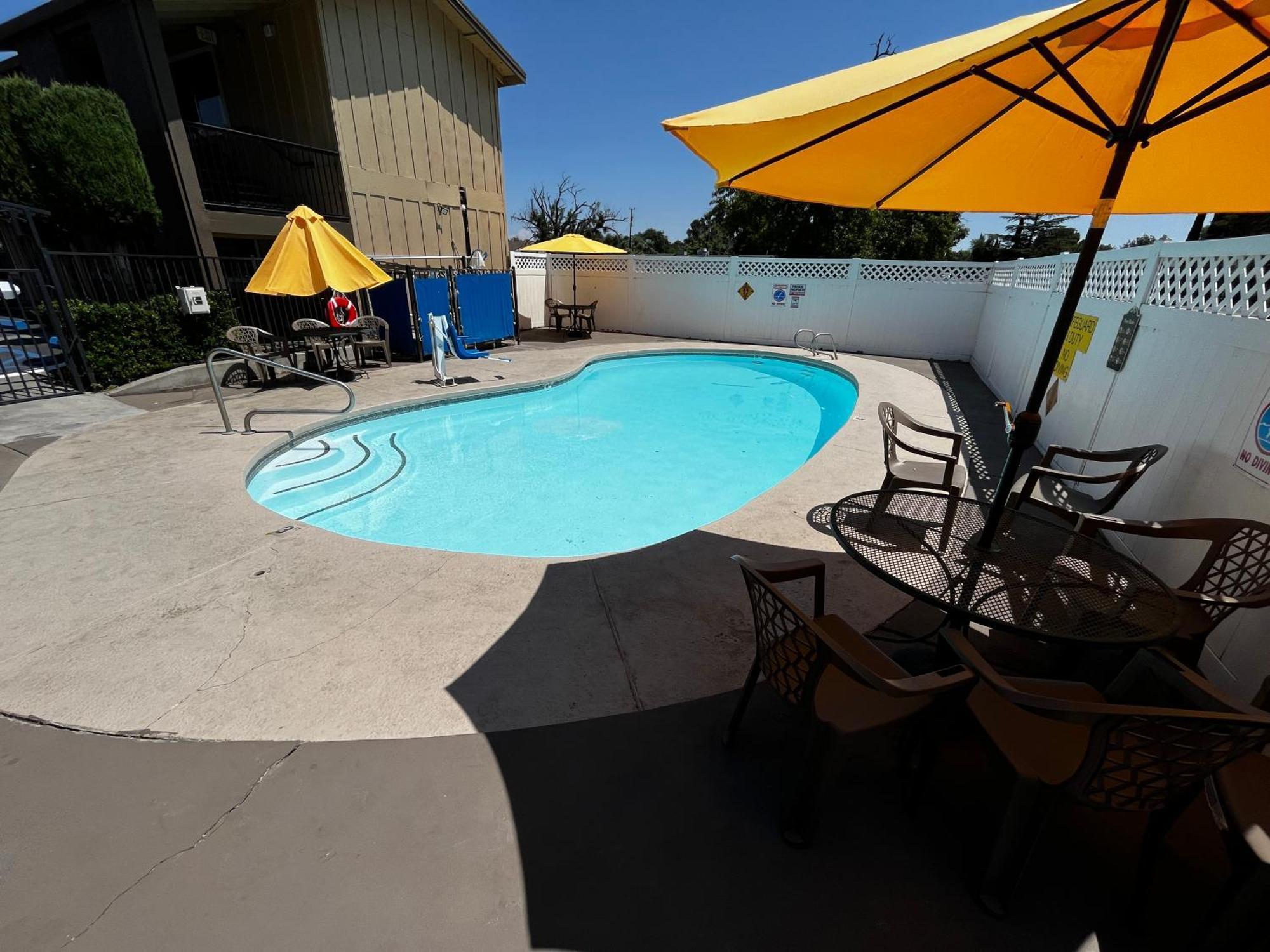 Super 8 By Wyndham Red Bluff Motel Exterior photo