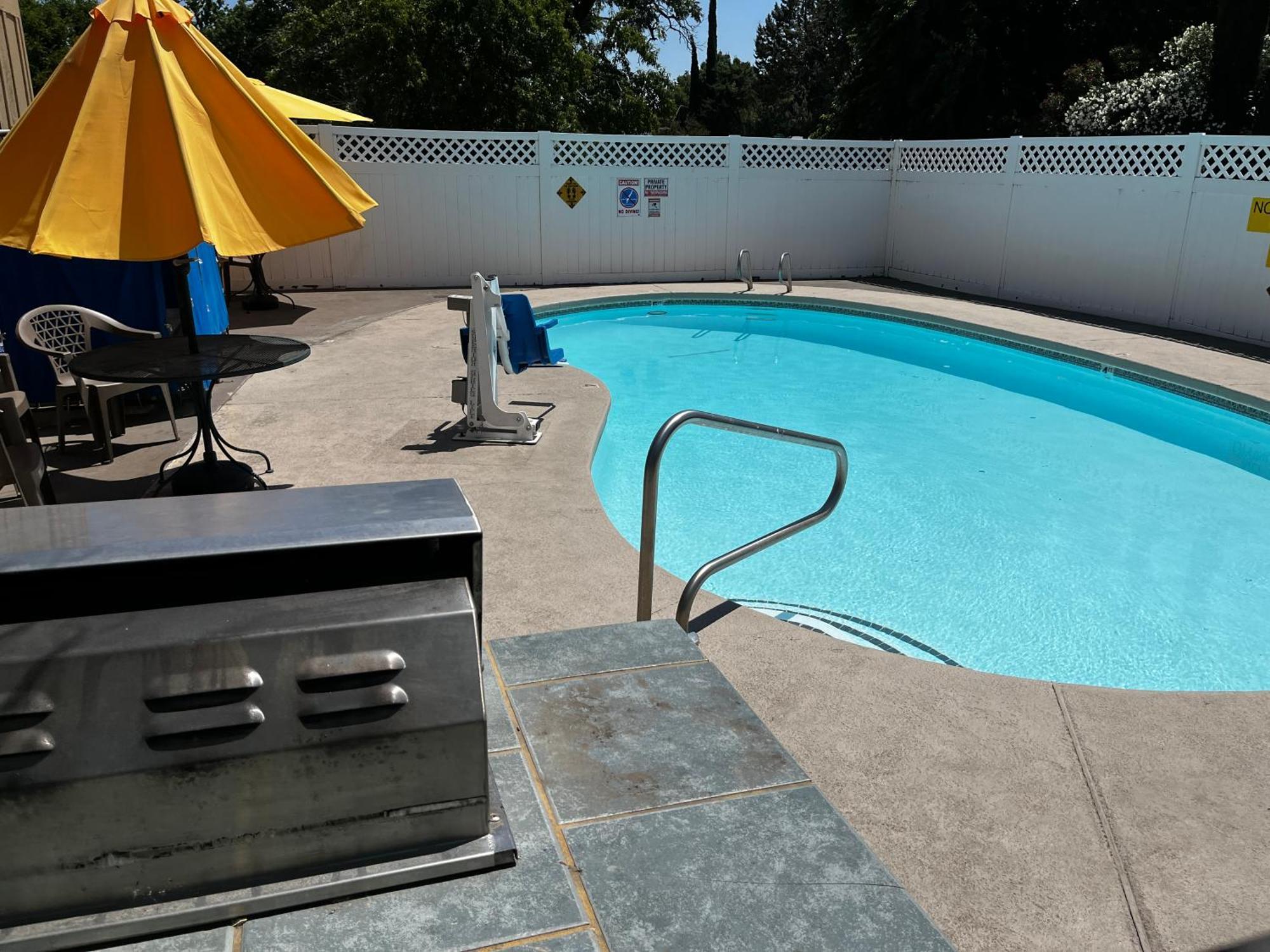 Super 8 By Wyndham Red Bluff Motel Exterior photo